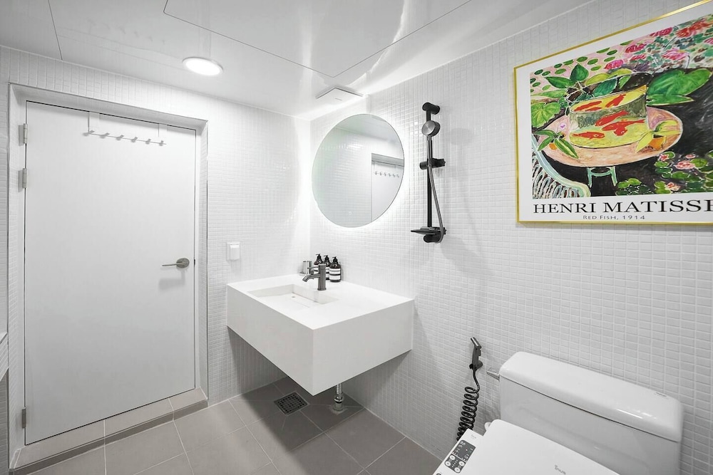 F9 Tailor Serviced Home near Hongik Univ