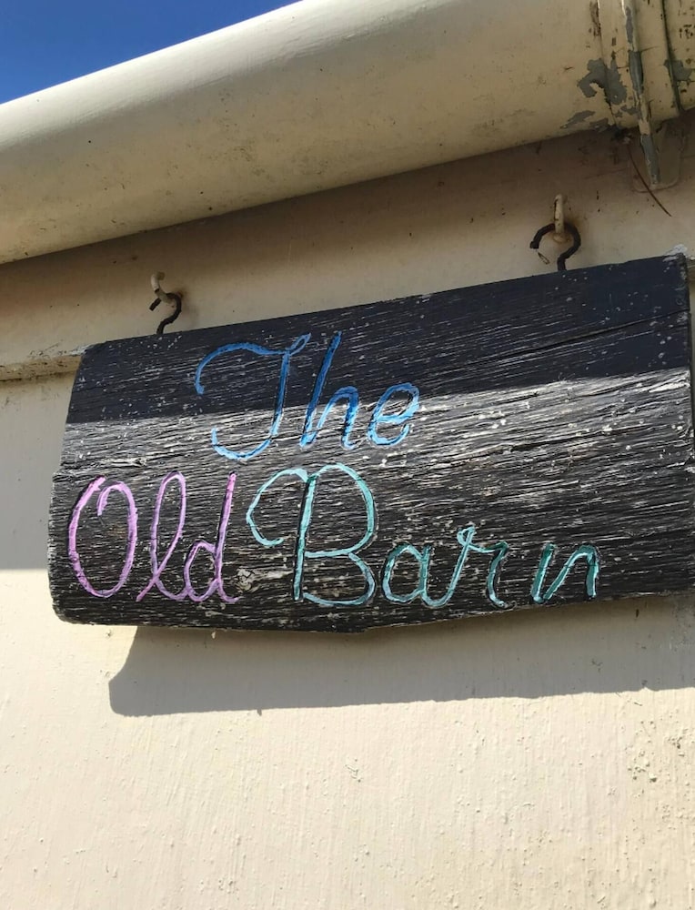 The Old Barn Near St Ives - Rustic Charm & Space