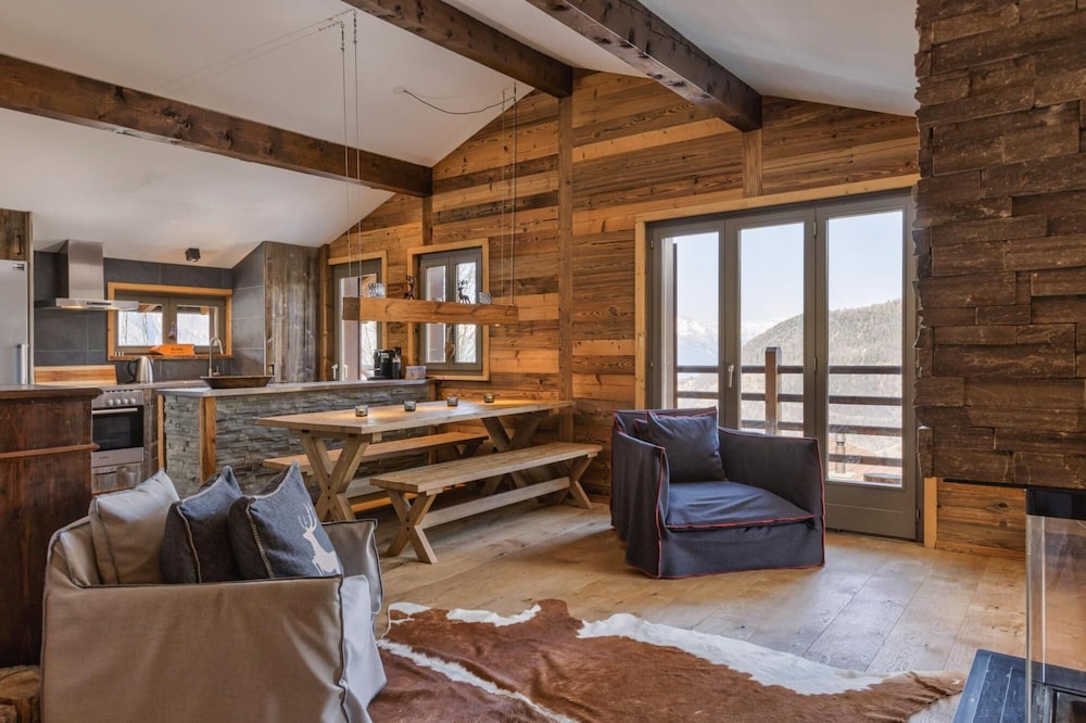 Chalet Capricorne -impeccable Ski in out Chalet With Sauna and Views