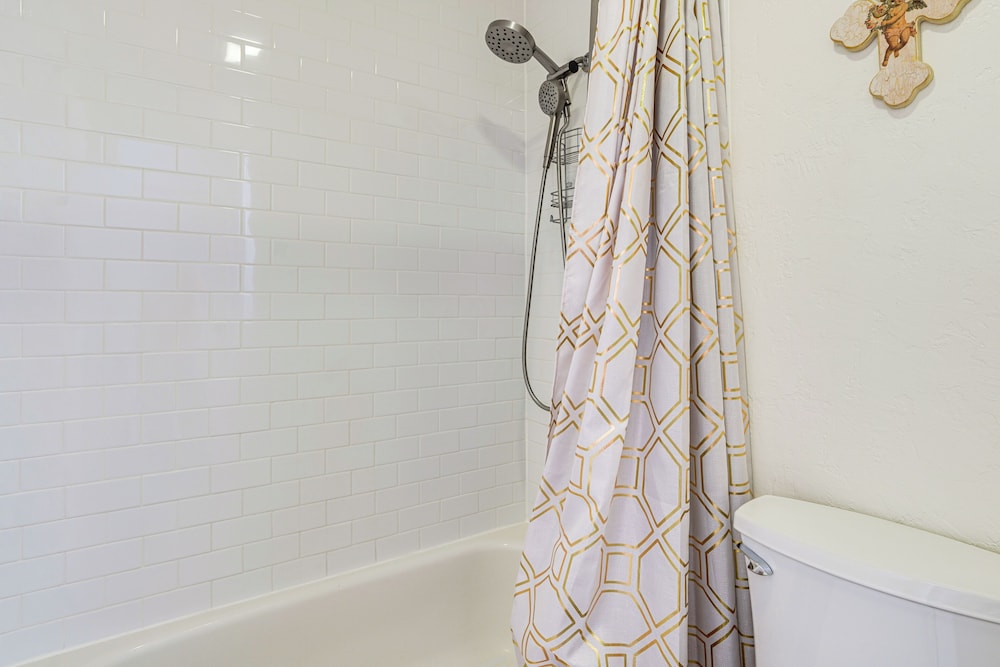 1 Mi to Dtwn: Cozy Condo in Anchorage!