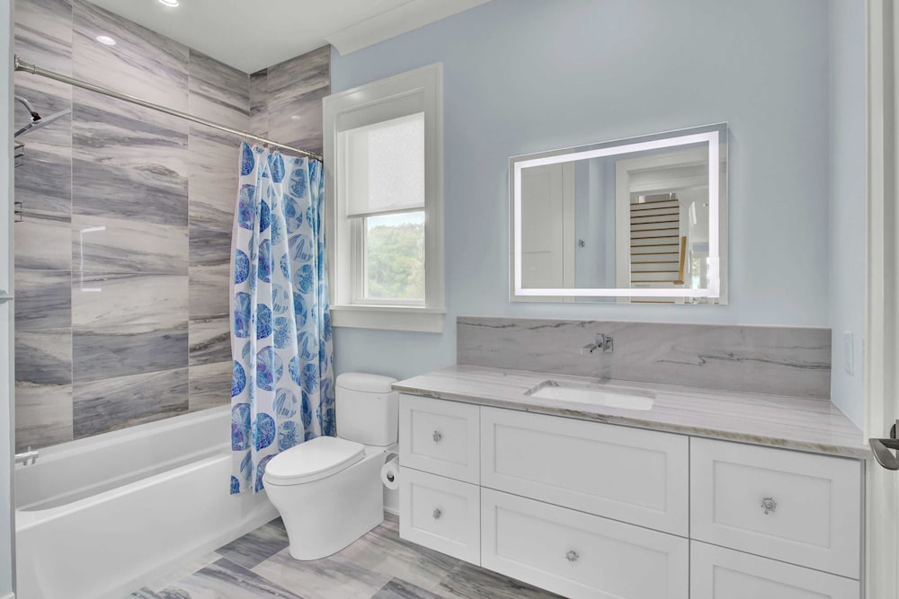 7 Beachwood East by Avantstay Steps to the Beach Ocean Views, Hot Tub, 7bdr