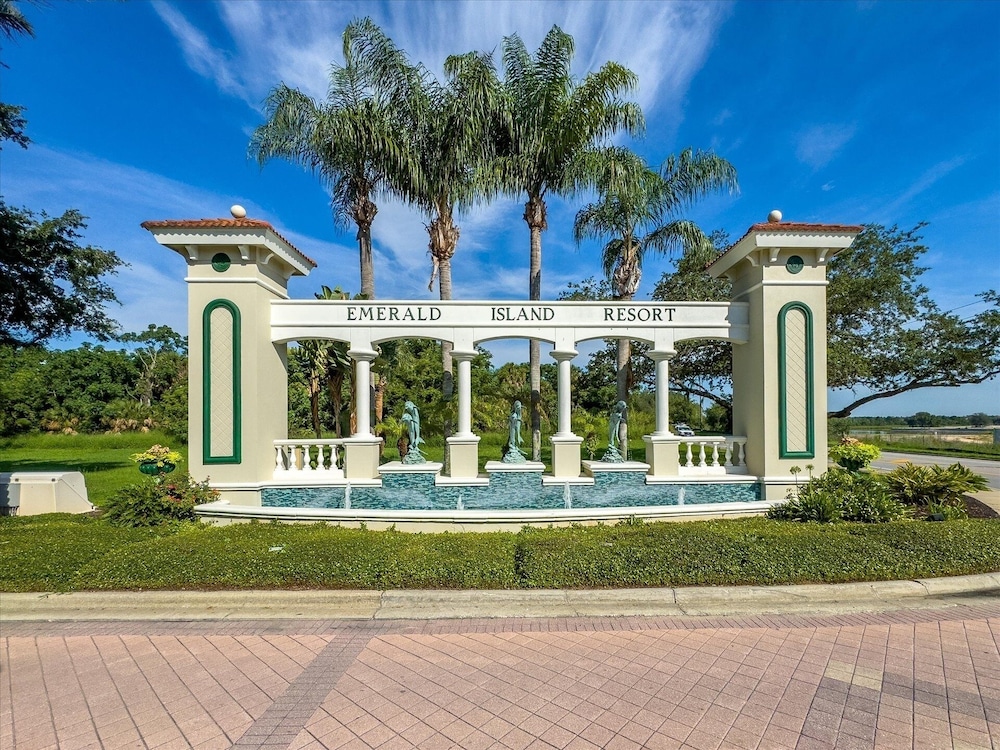 Emerald Island Resort 4 Bedroom Townhome Close to Disney! 4 Townhouse