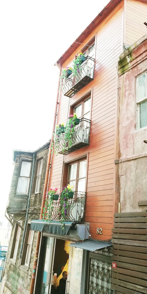 Apart Taksim 82