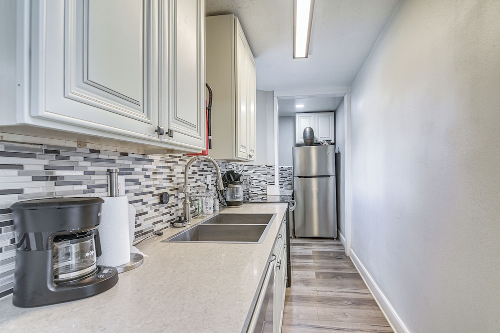 Walkable Apt 2 Mi to Dtwn: Houston Retreat!