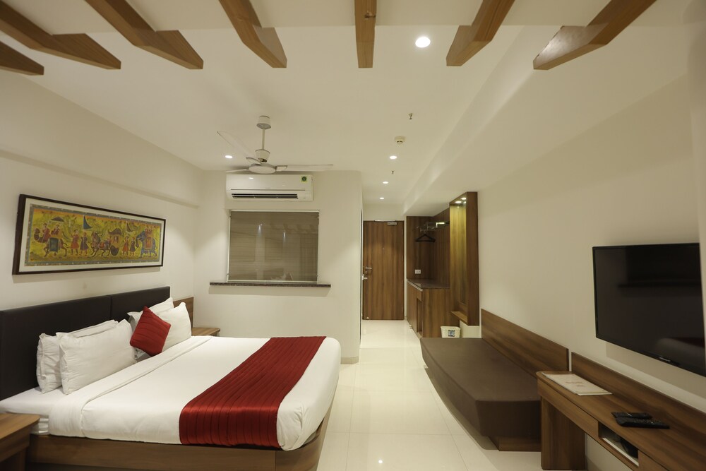 Hotel Shreeji Vatika-Airport Road