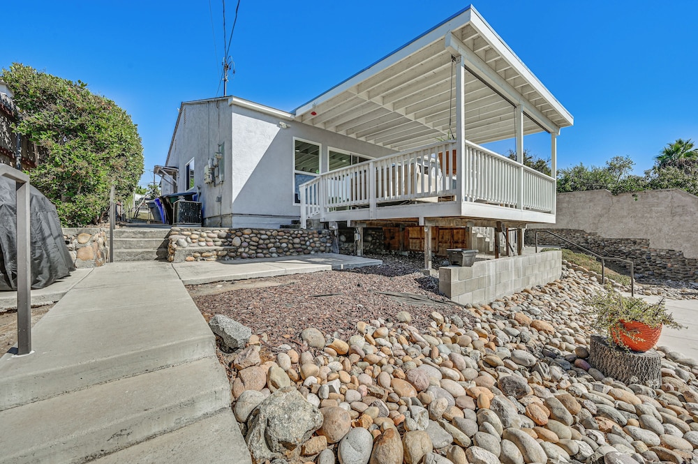 Sun-soaked Home < 9 Mi to Downtown San Diego