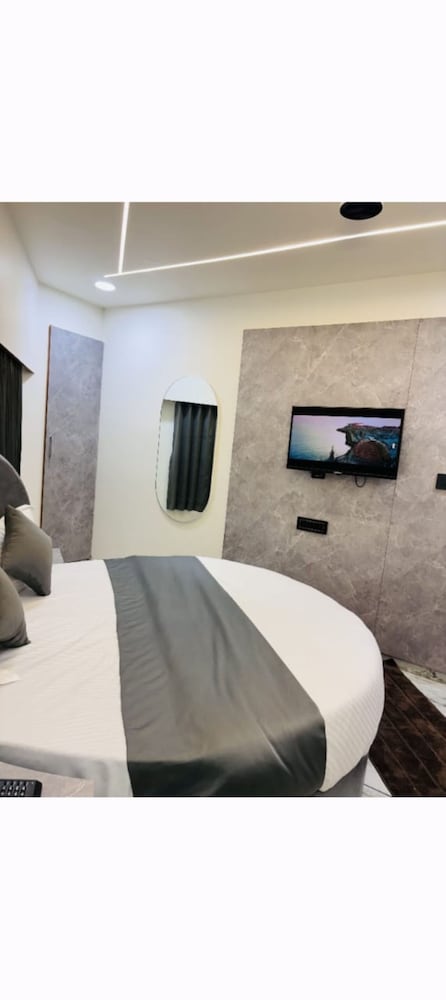 The Azone Hotel
