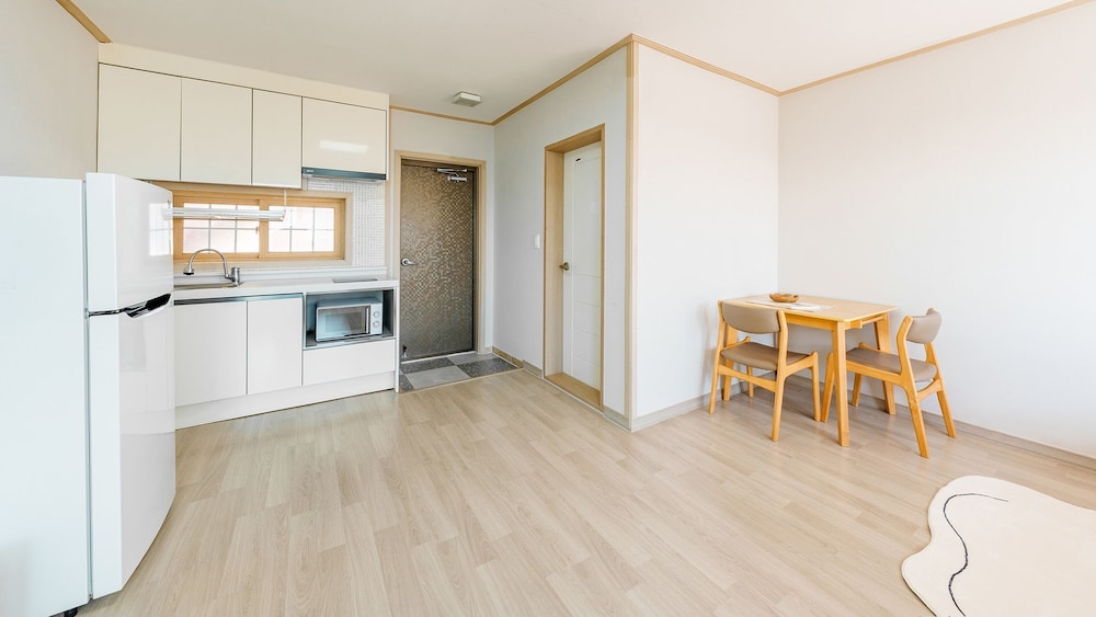 Geoje Peugeot Gomsol Petfriendly Pension