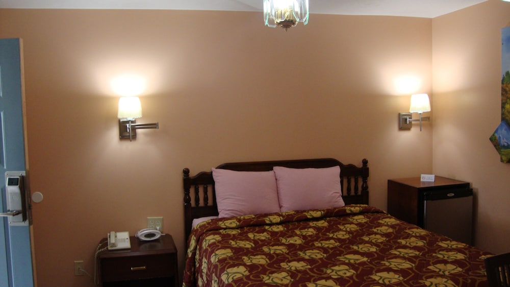 Pinconning Trail Inn Motel