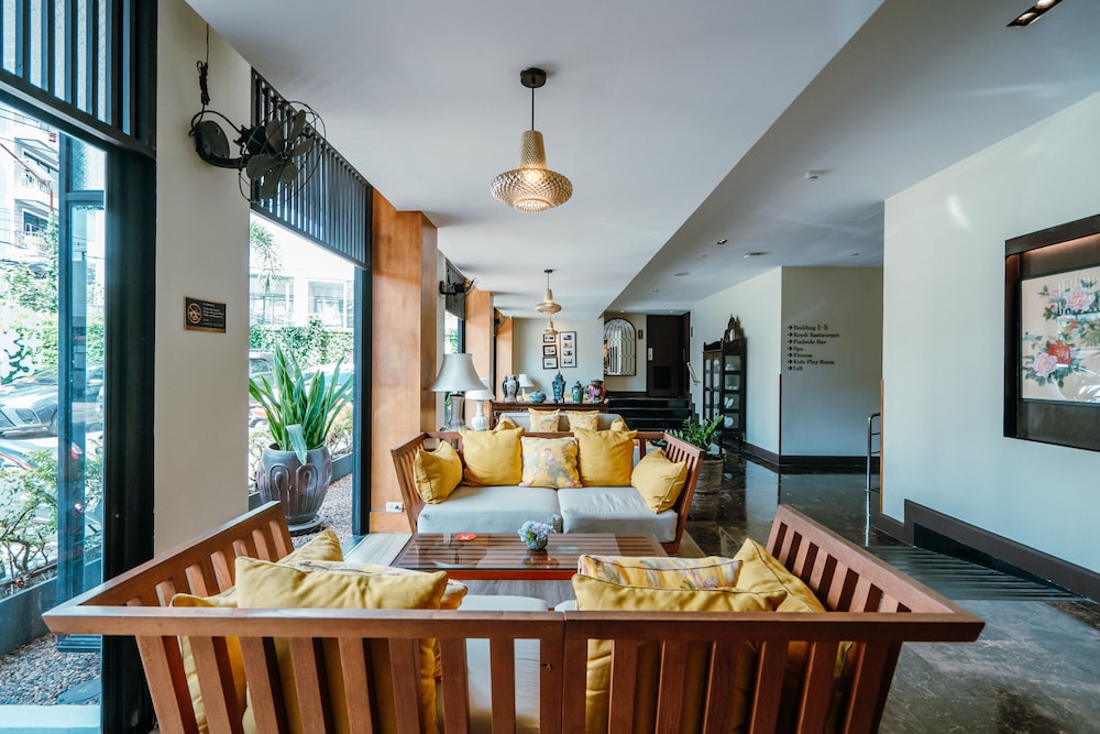 Sawaddi Patong Resort & Spa by Tolani — 11