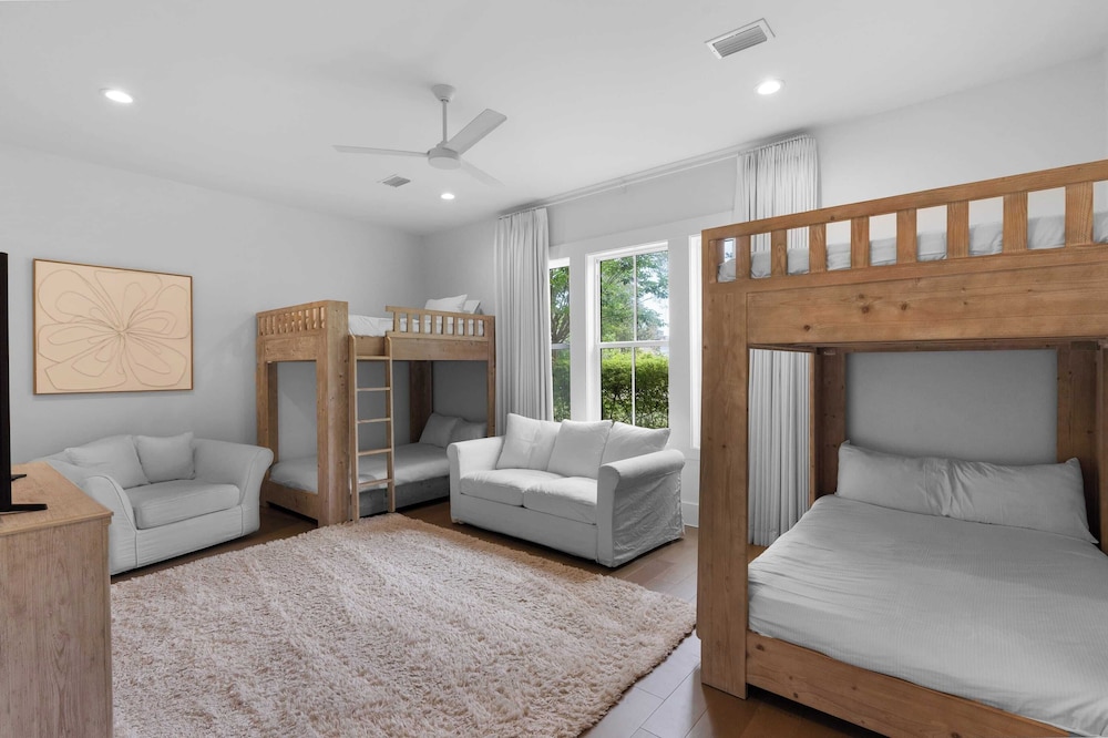 30A Good Vibes by Avantstay Private Pool + Bikes Beach Access