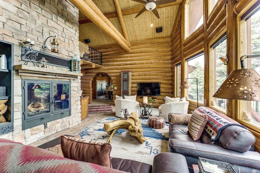 Secluded Angel Fire Retreat: Deck + Stunning View!