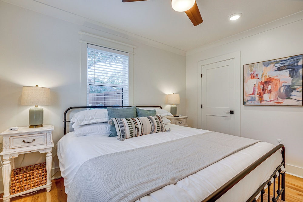 Dtwn Retreat w/ Game Room! Walk to Hampton Park