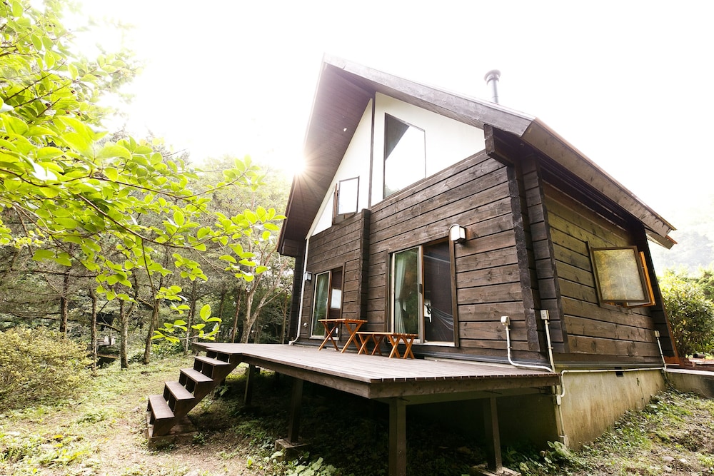 Loghouse Seseragi view 3