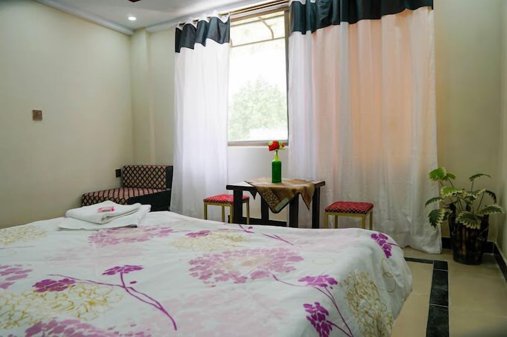 Dunleigh Apartments Murree view 2