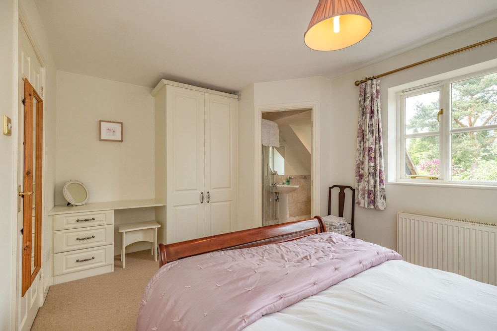 4 Aldelyme Court