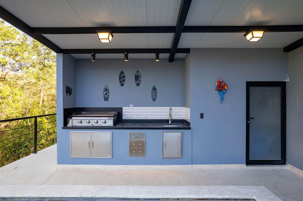 Brand-New 6BD Giant with Private Pool by SPCR