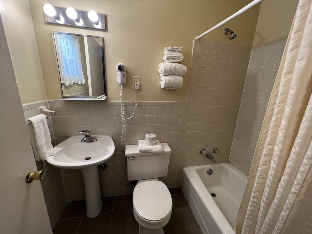 Relax Inn By OYO Natural Bridge I-81