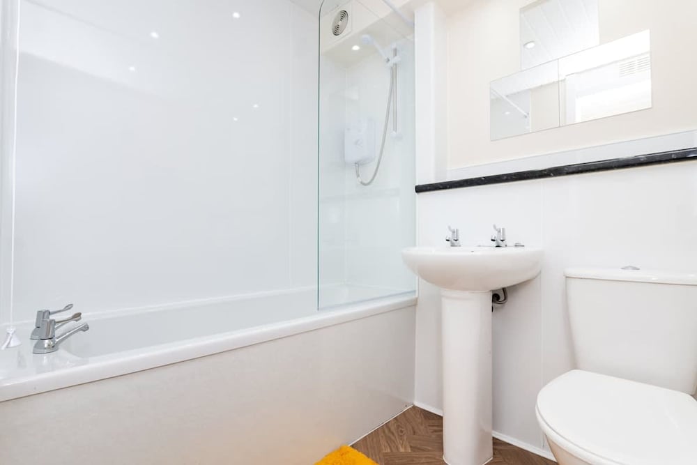 1 Bed-ground Floor-free Parking