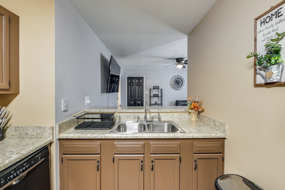 5 Mi to Dtwn: Family-friendly Home in Richmond!