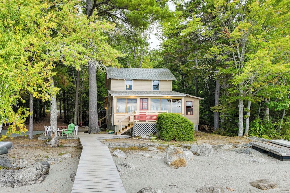 Dock, Beach, Views: Rustic Green Lake Cottage