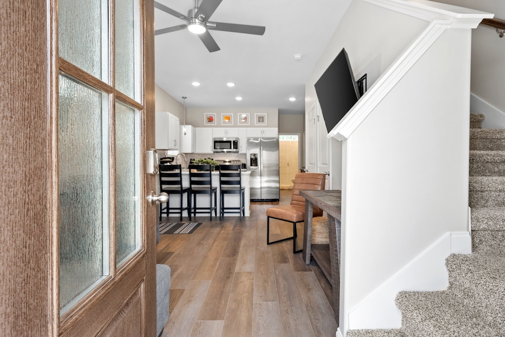 Adam's Downtown Retreat w/ Rooftop Access