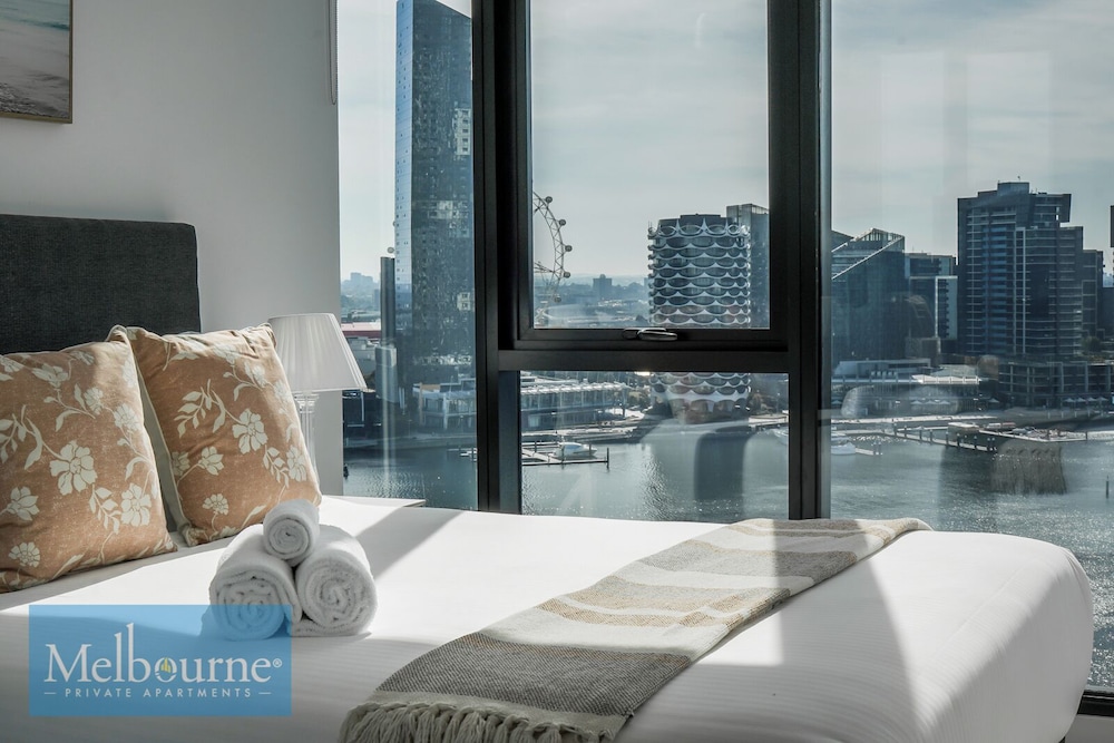 Melbourne Private Apartments - Stadium and Harbour Views