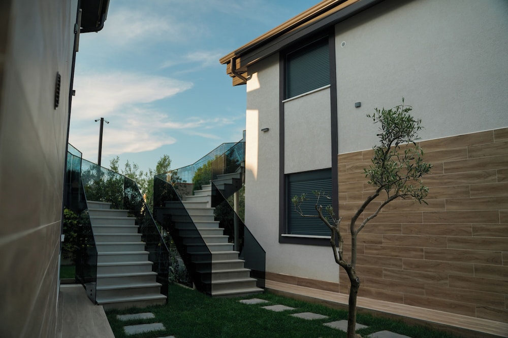 Lej & Laj Residence