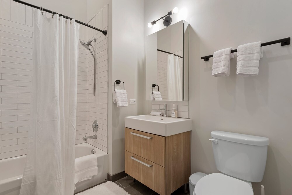 Two Units Seamless Stay Downtown Convenience
