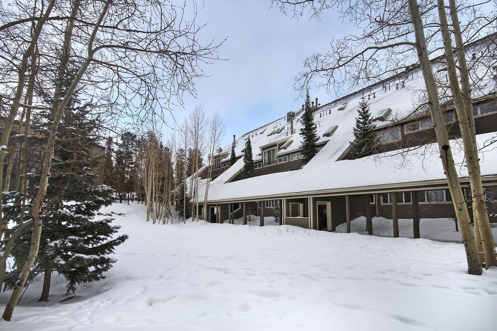 2092 The Pines