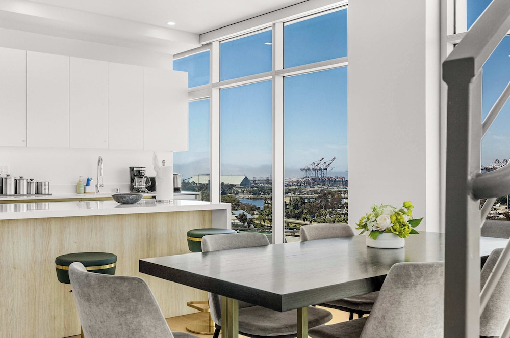 @marbella Lane - Chic 2BR Penthouse w/ Ocean Views