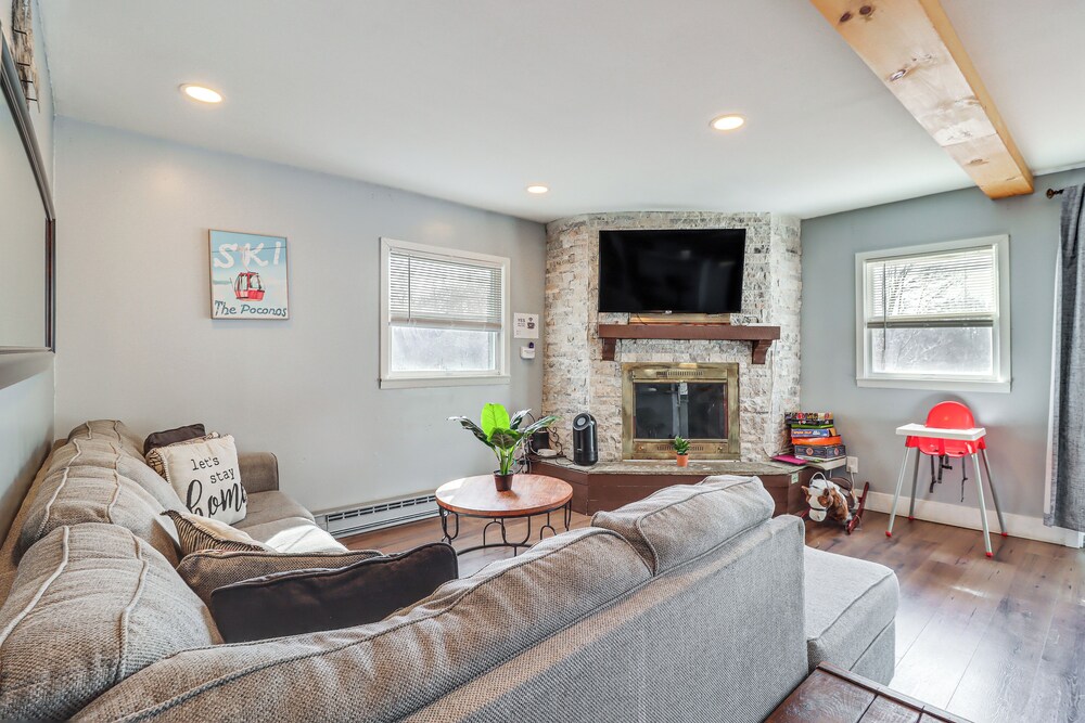 Fire Pit + Game Room: Spacious Poconos Retreat!