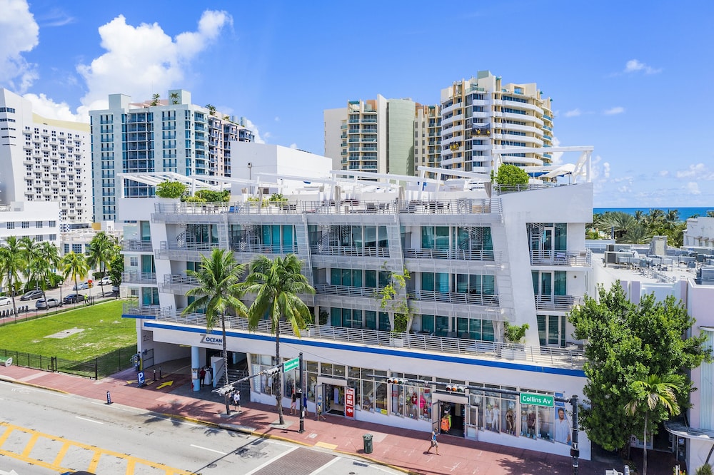 Penthouse De Soleil South Beach - On Ocean Drive Miami Beach Studio Bedroom Condo by RedAwning