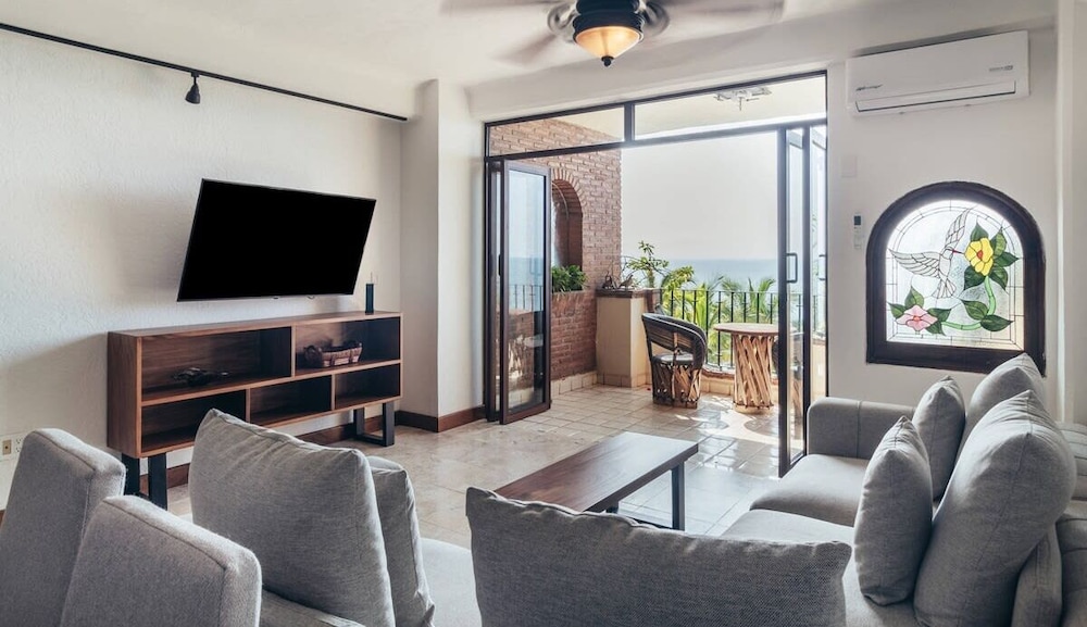 Ocean View 1Br Condo-balcony-beach-pool - 502