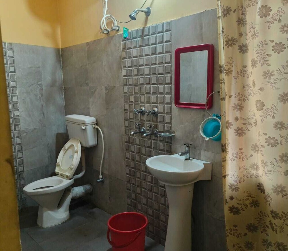 Hotel J B Palace