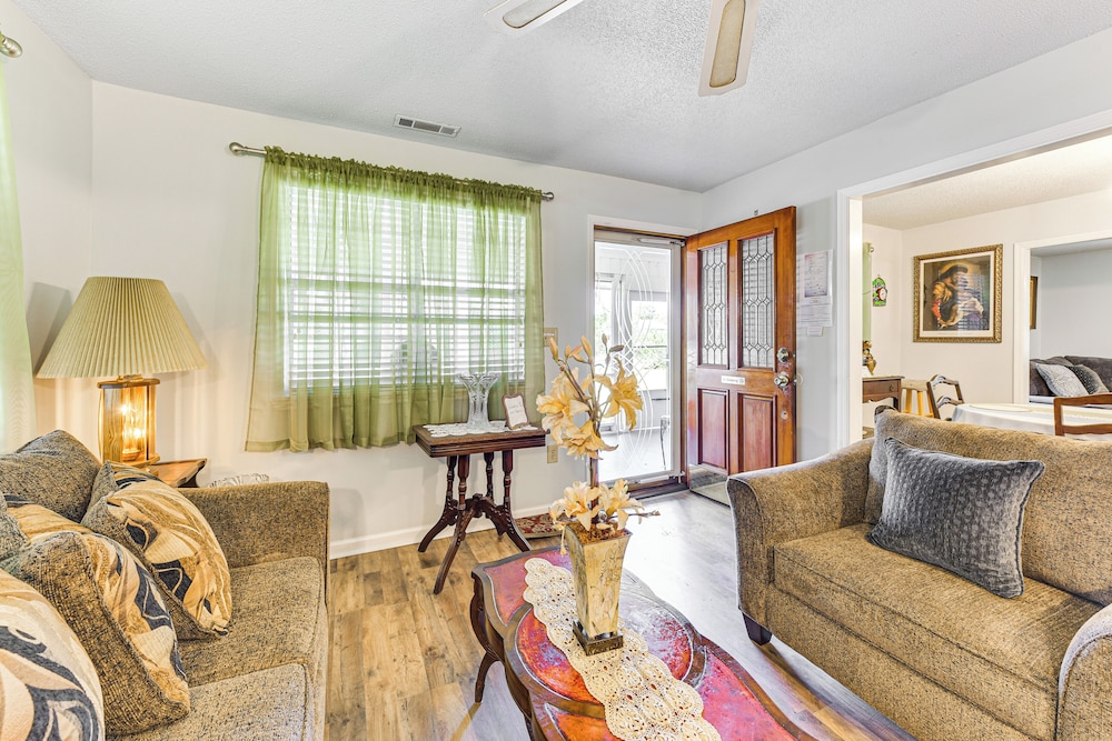3 Mi to Dtwn Beaufort: Quiet Family Home w/ Yard
