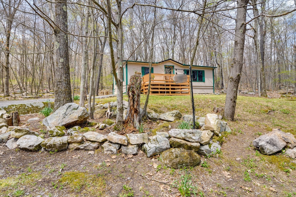 Alpine Lake Resort Cabin Rental w/ Pool Access! view 3
