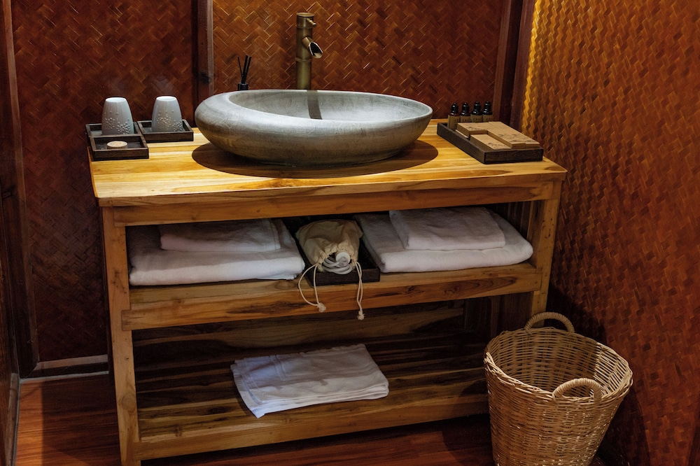 Inconnu Lodge