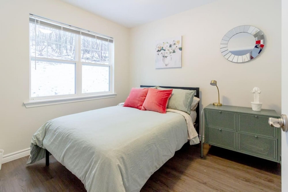 Saint John Vacations - 2BD Condo UNB Hospital Golf Patio Coffee - Property Image 4