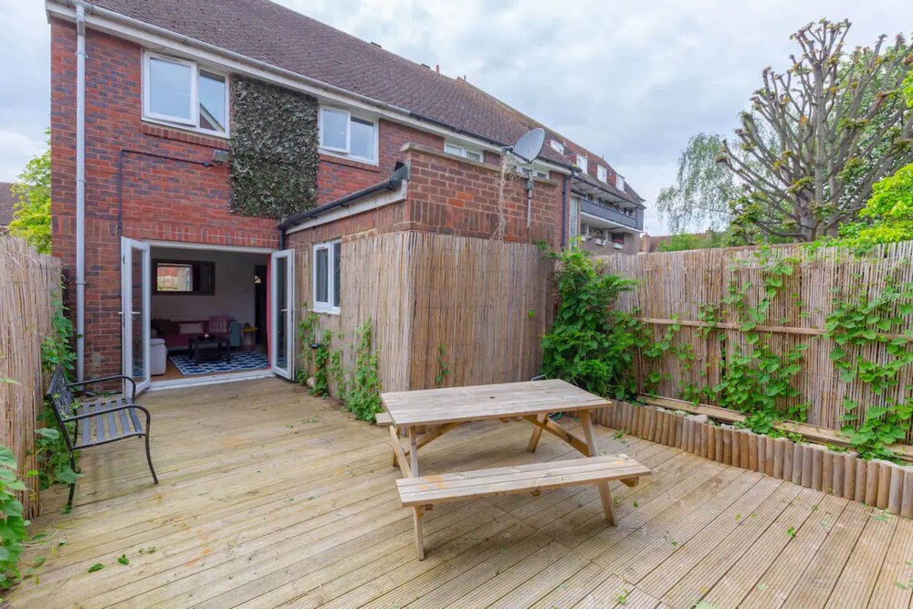 Bright 3 Bedroom House With Terrace, 16 Mins to Big Ben