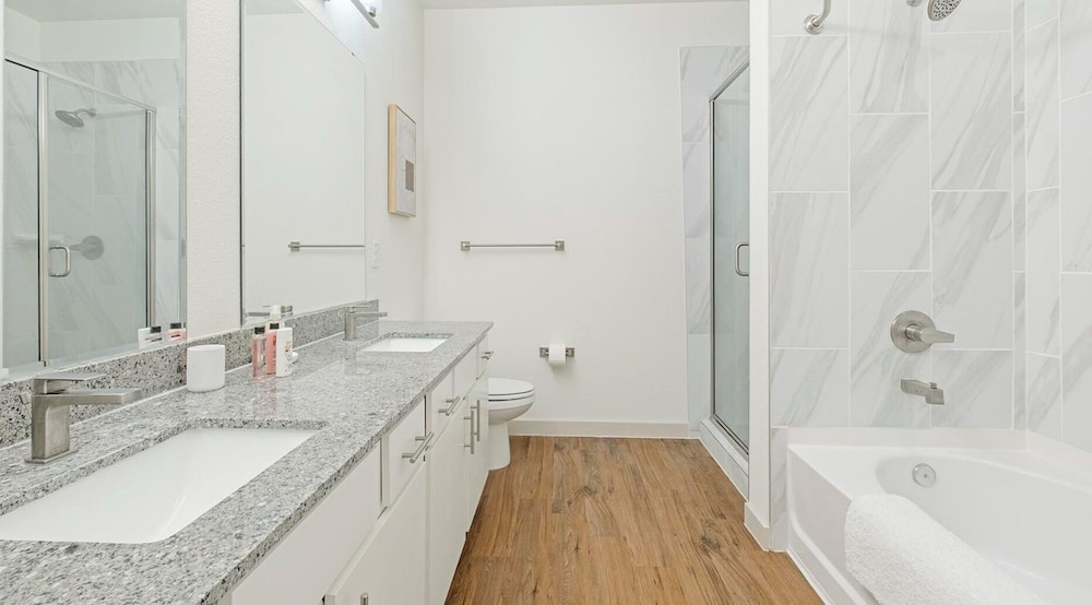 Landing Apartments Waller
