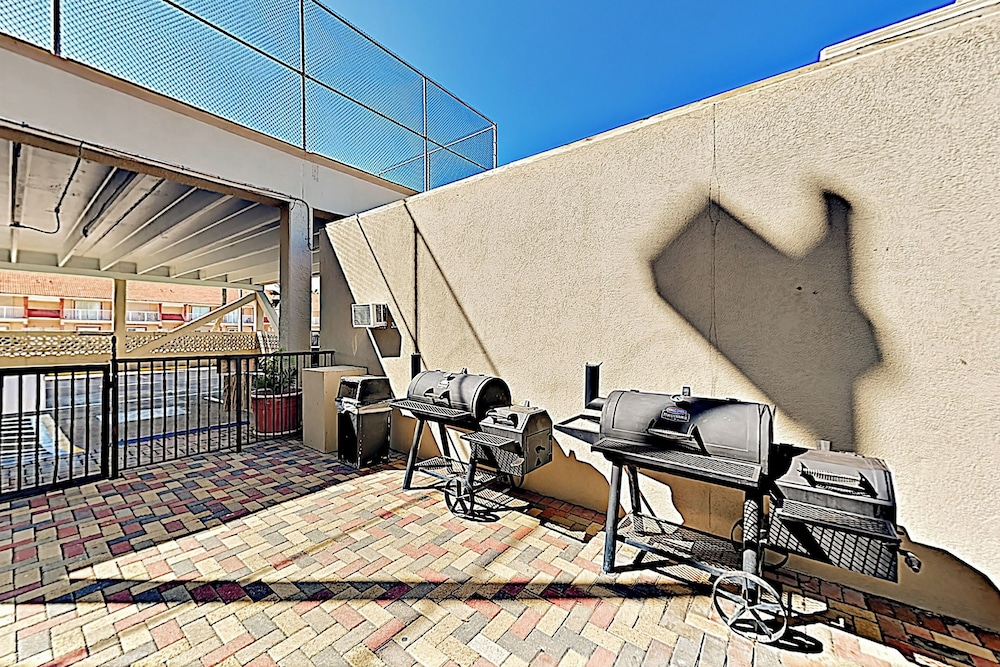 Gulf-front 2BR w/ Resort Amenities, Beach Access