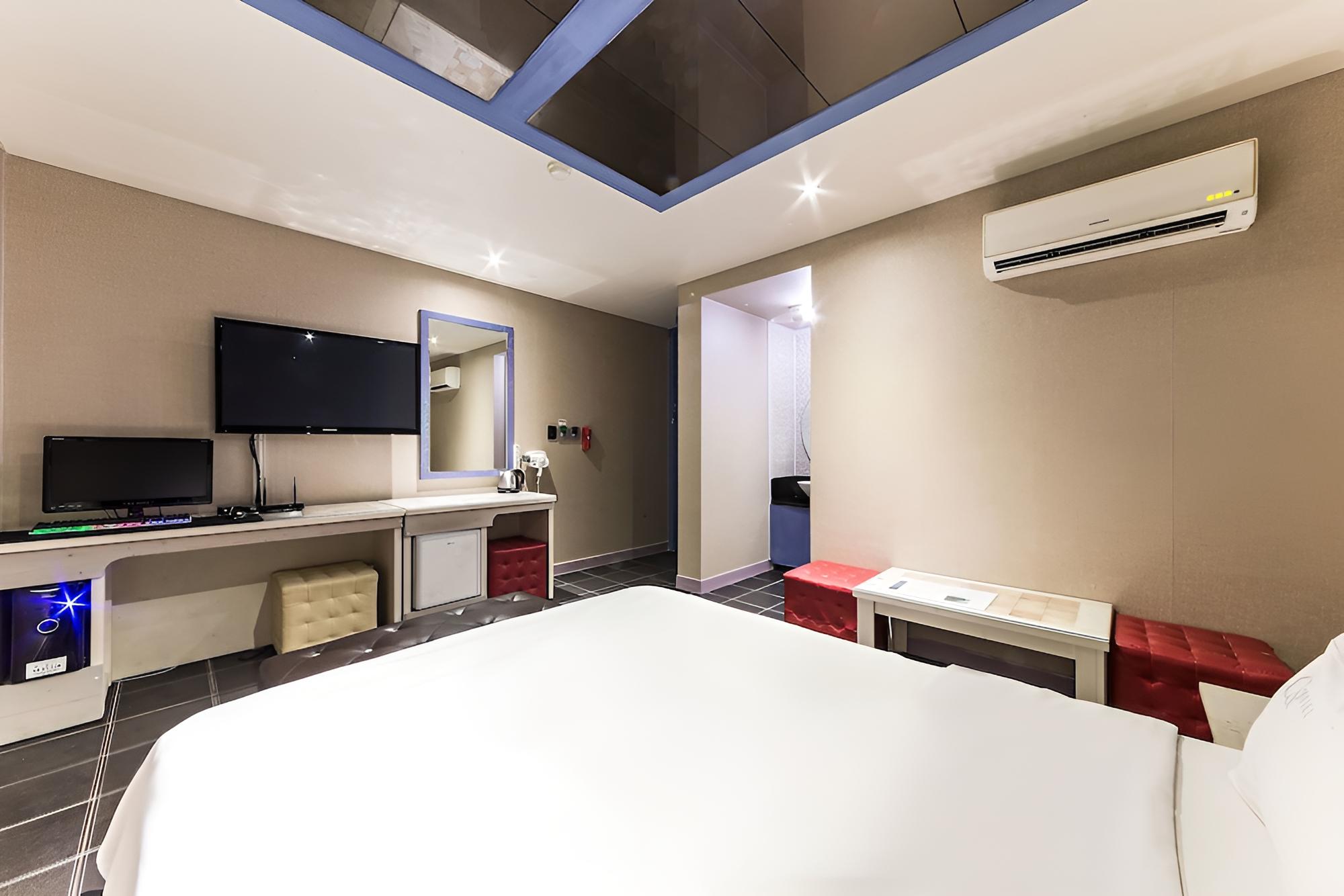 Hotel C& view 4