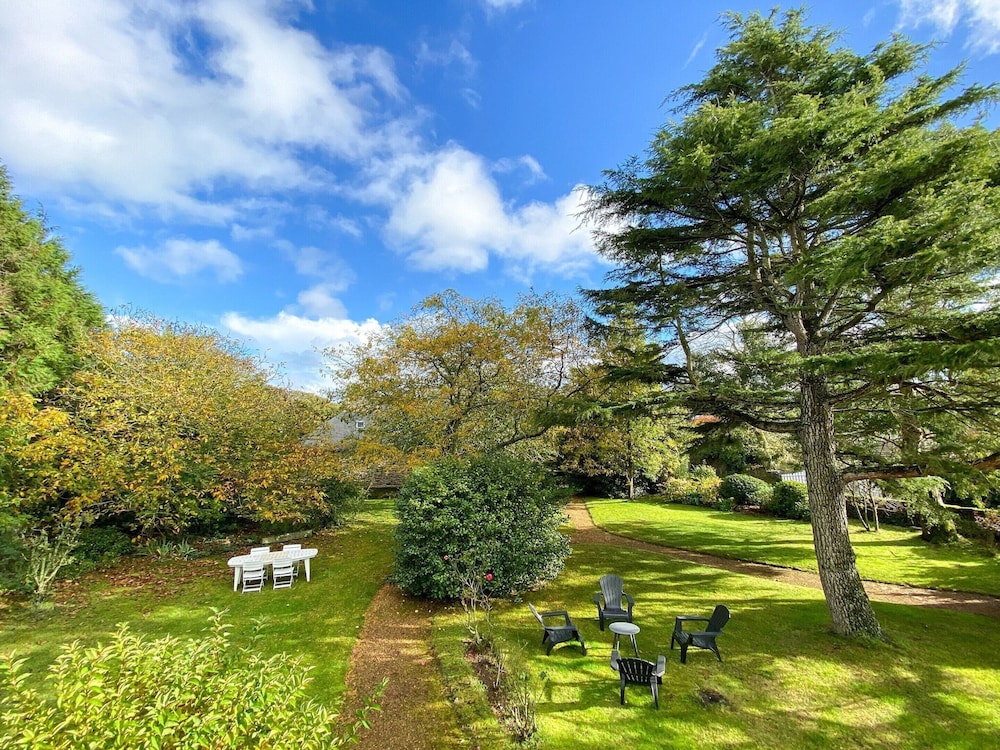 Holiday Home in Brittany Near Beaches & Trails view 4