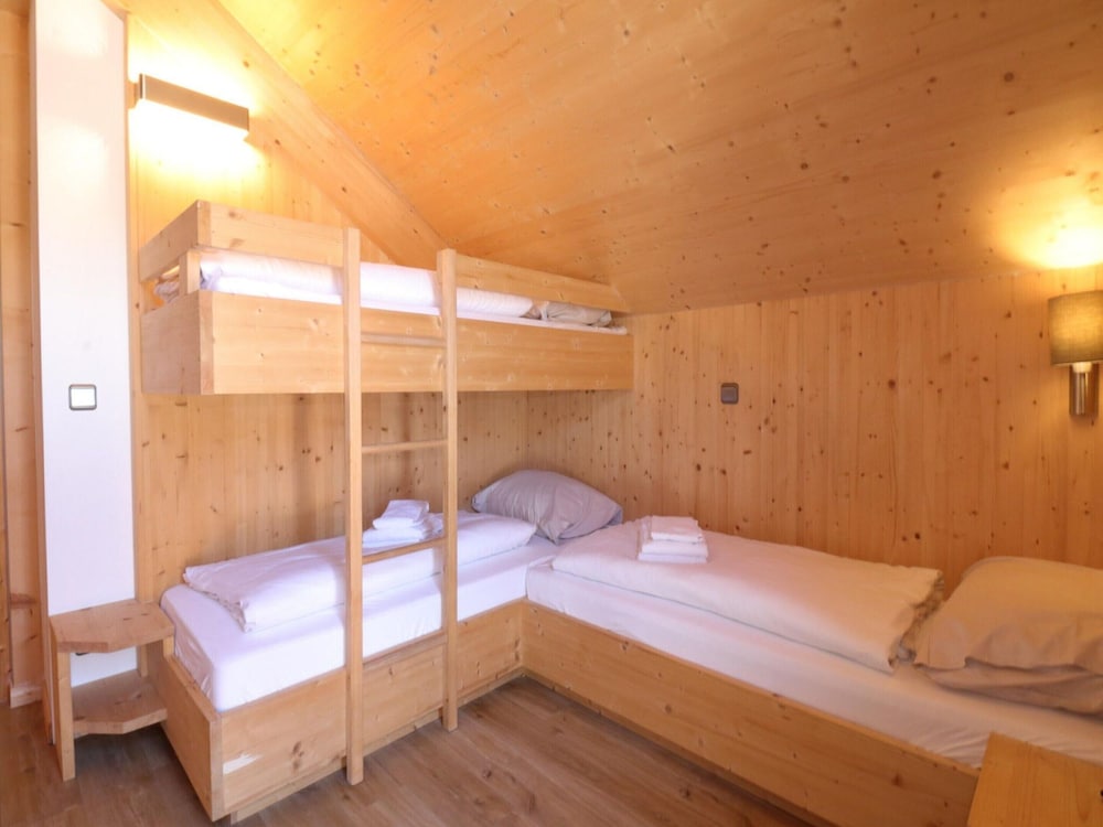 Modern Chalet in Sankt Georgen ob Murau with Hot Tub