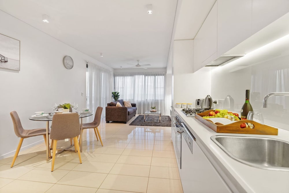 Zen By The Sea Pool - Balcony Dining - Seaview