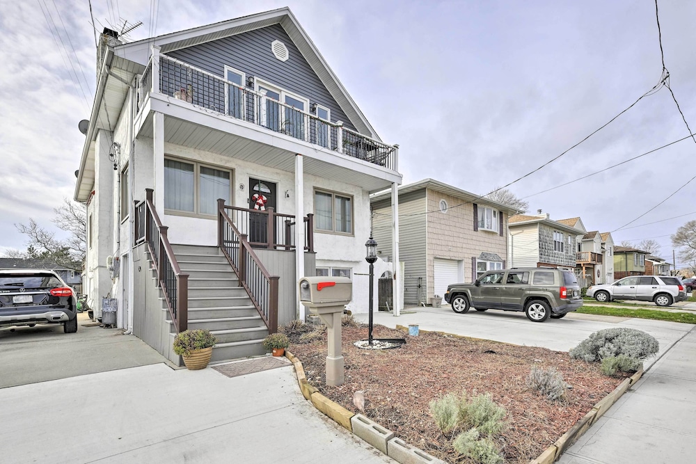 Island Park Couple's Escape 1 Mi to Beach! - Property Image 2