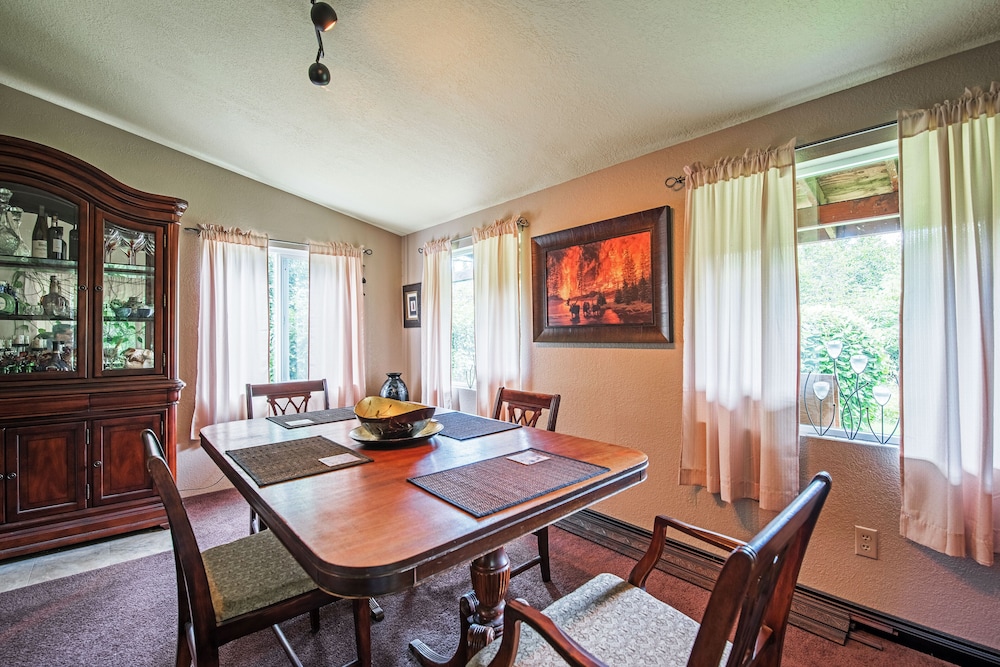 Secluded Seward Home: Patio, 2 Mi to Kenai Fjords! view 5