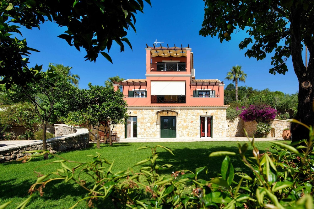 Il Tesori Dassia Villas