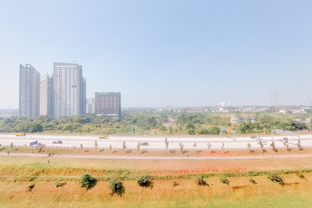 Comfort And Homey Studio At Sky House Bsd Apartment